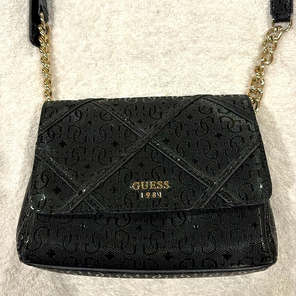 Handbags - Guess Small Pocketbook